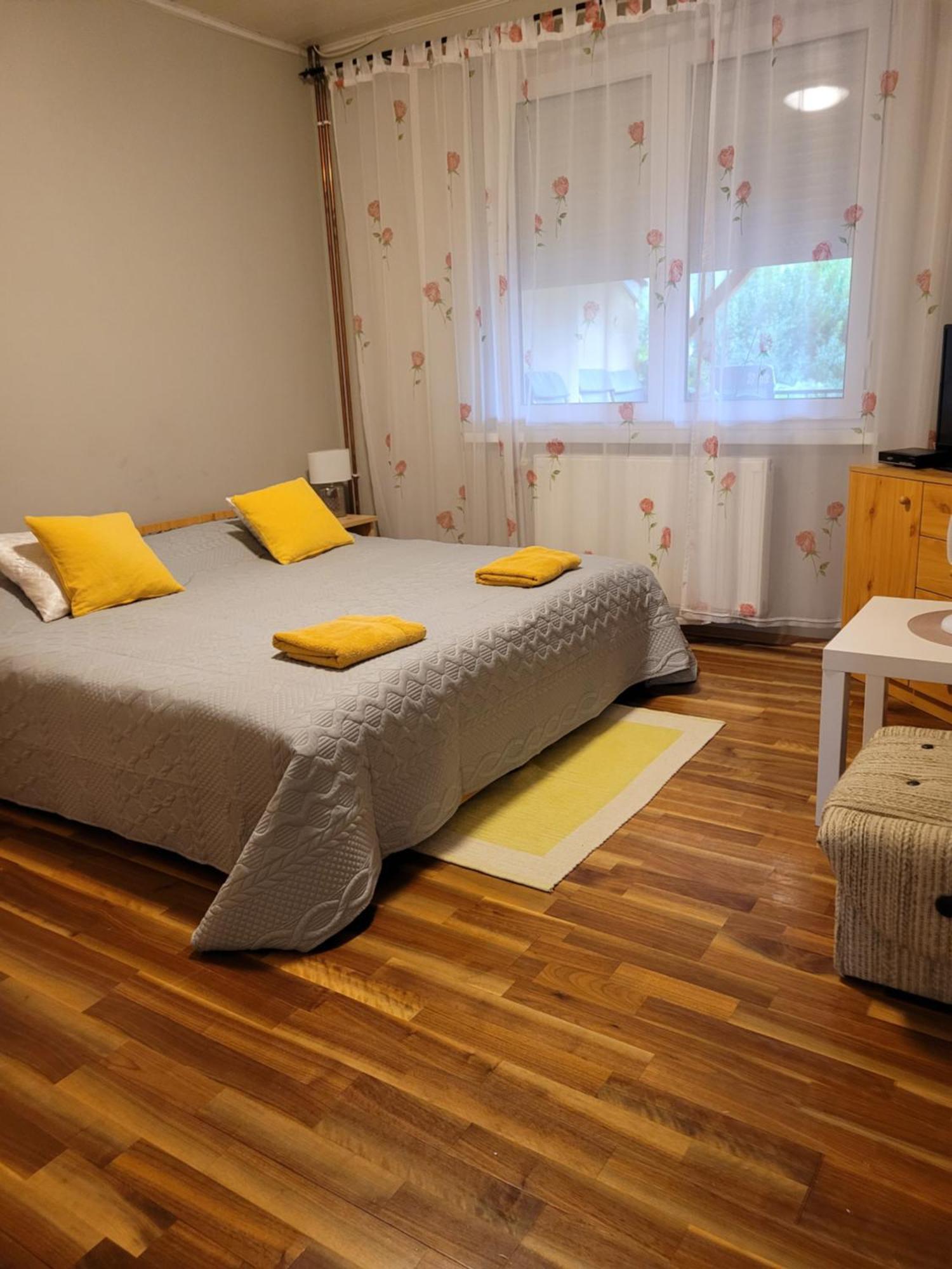 Gaestehaus Neumann Бік Екстер'єр фото